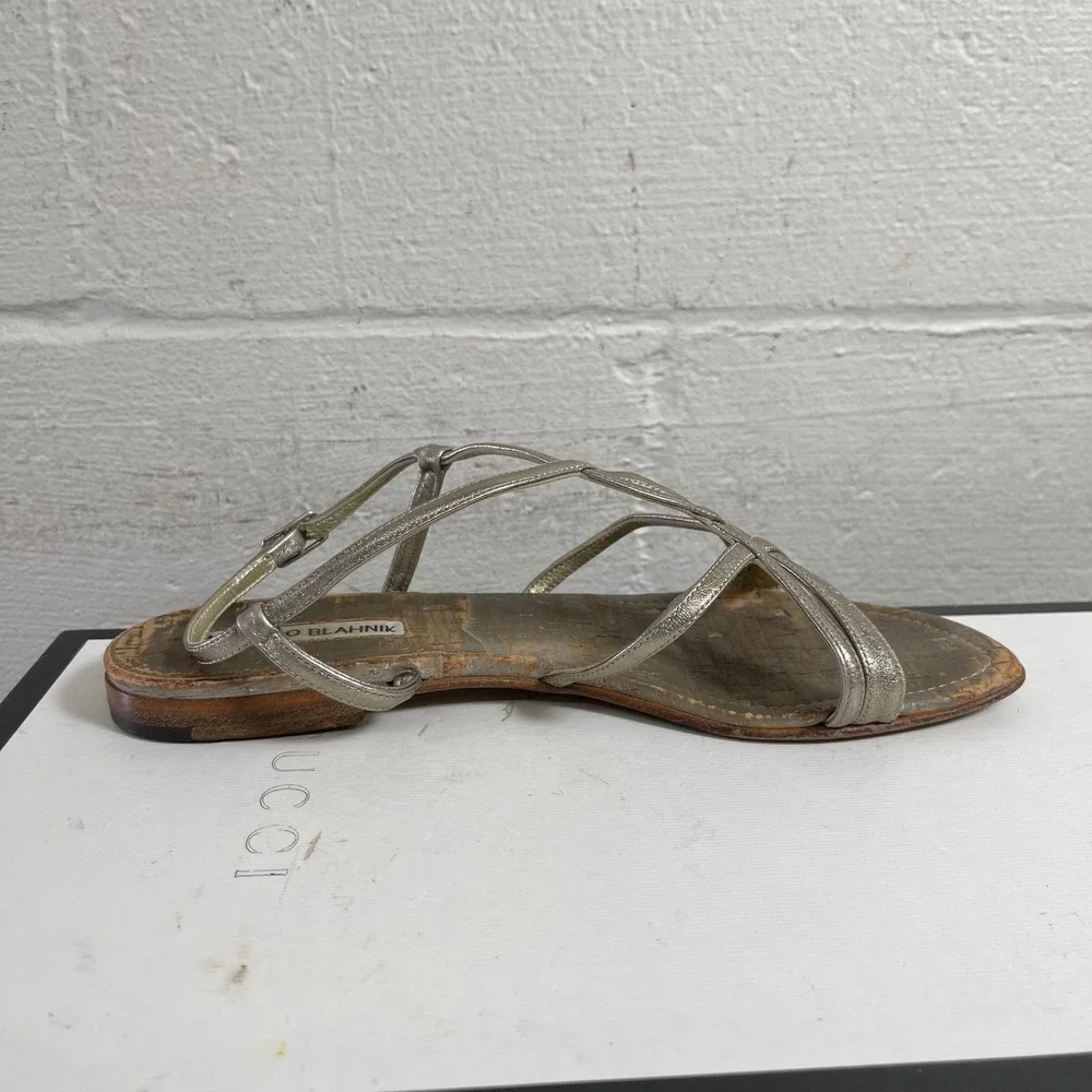 Manolo Blahnik Metallic Strappy Flat Sandals Ankle Strap Women's 38.5 EU/7.5 US‎
